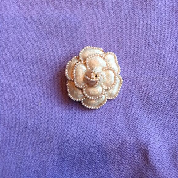 PEARL FROSTED Brooch!  - Picture 3 of 16